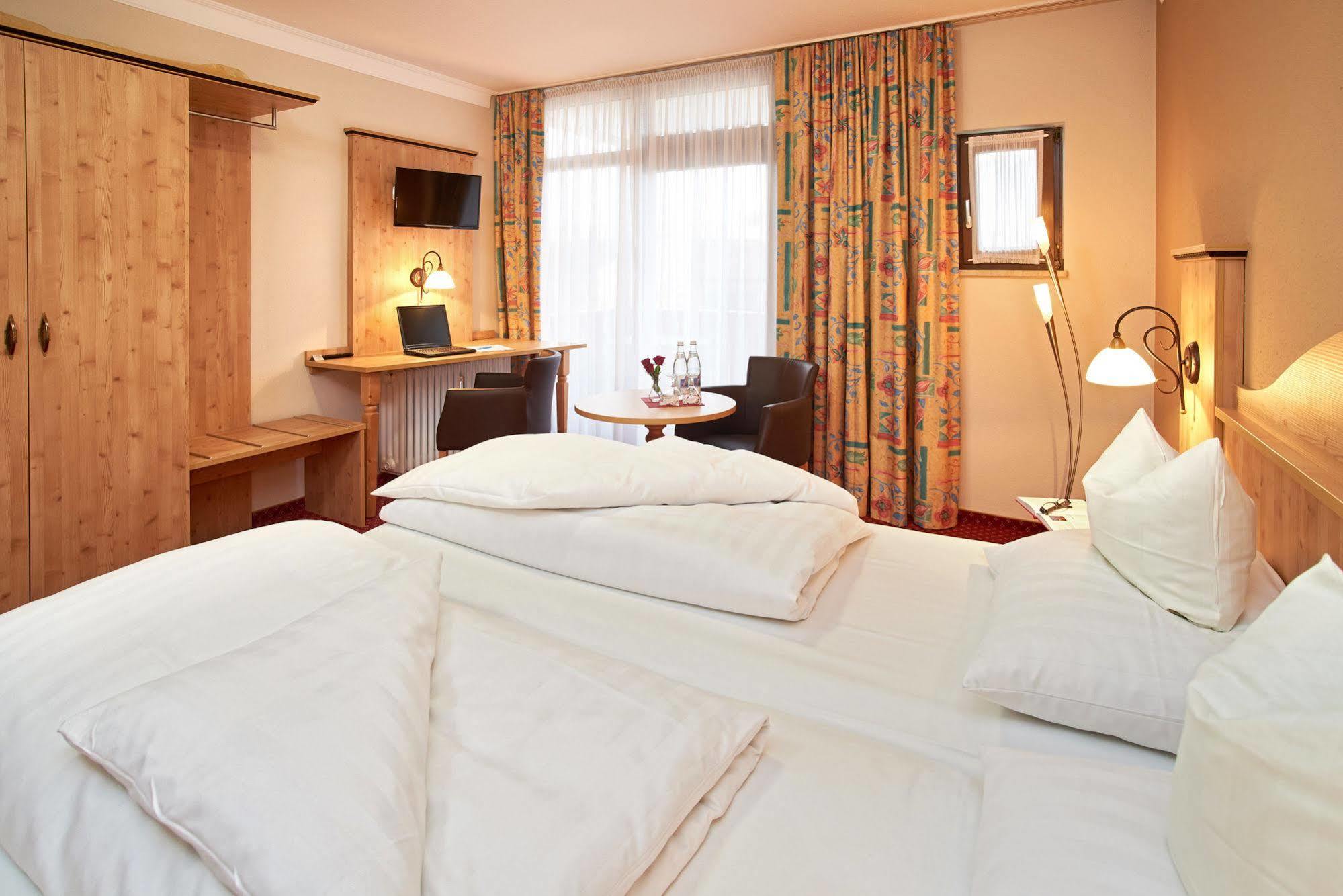 Apparthotel Minerva Diana Octavia บัดเกิกกิง ภายนอก รูปภาพ